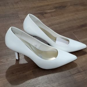 White pumps NEW